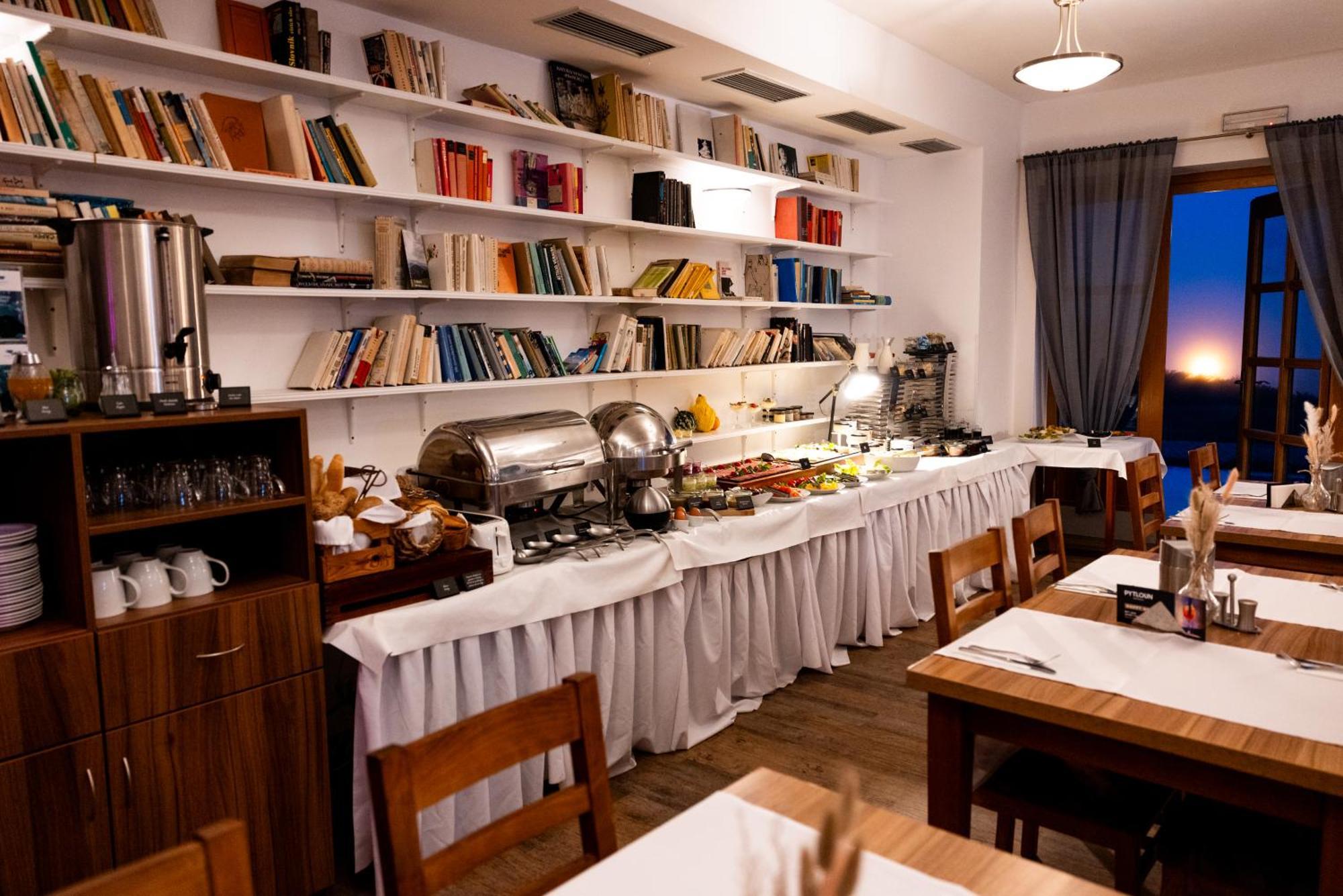Pytloun Wellness Hotel Hasistejn Misto Luaran gambar
