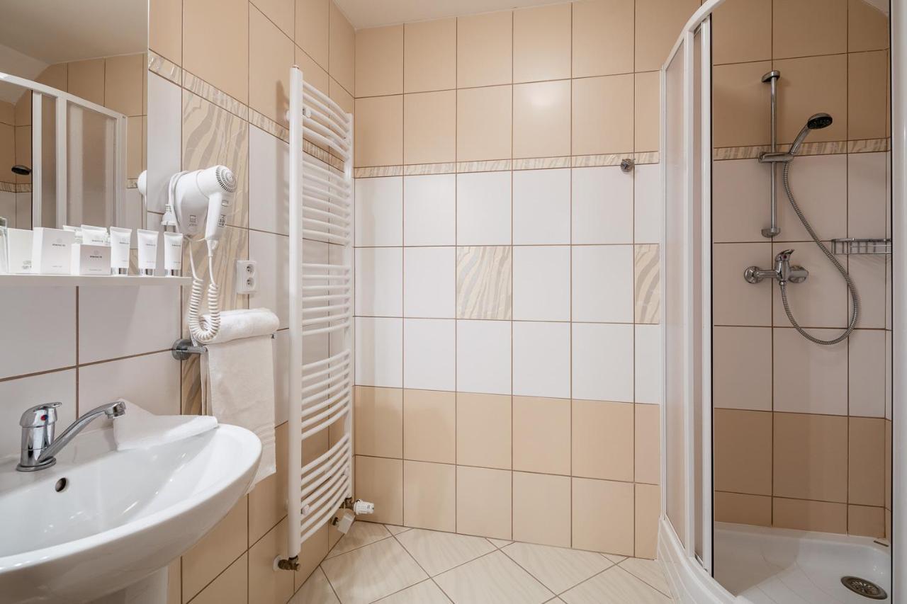 Pytloun Wellness Hotel Hasistejn Misto Luaran gambar