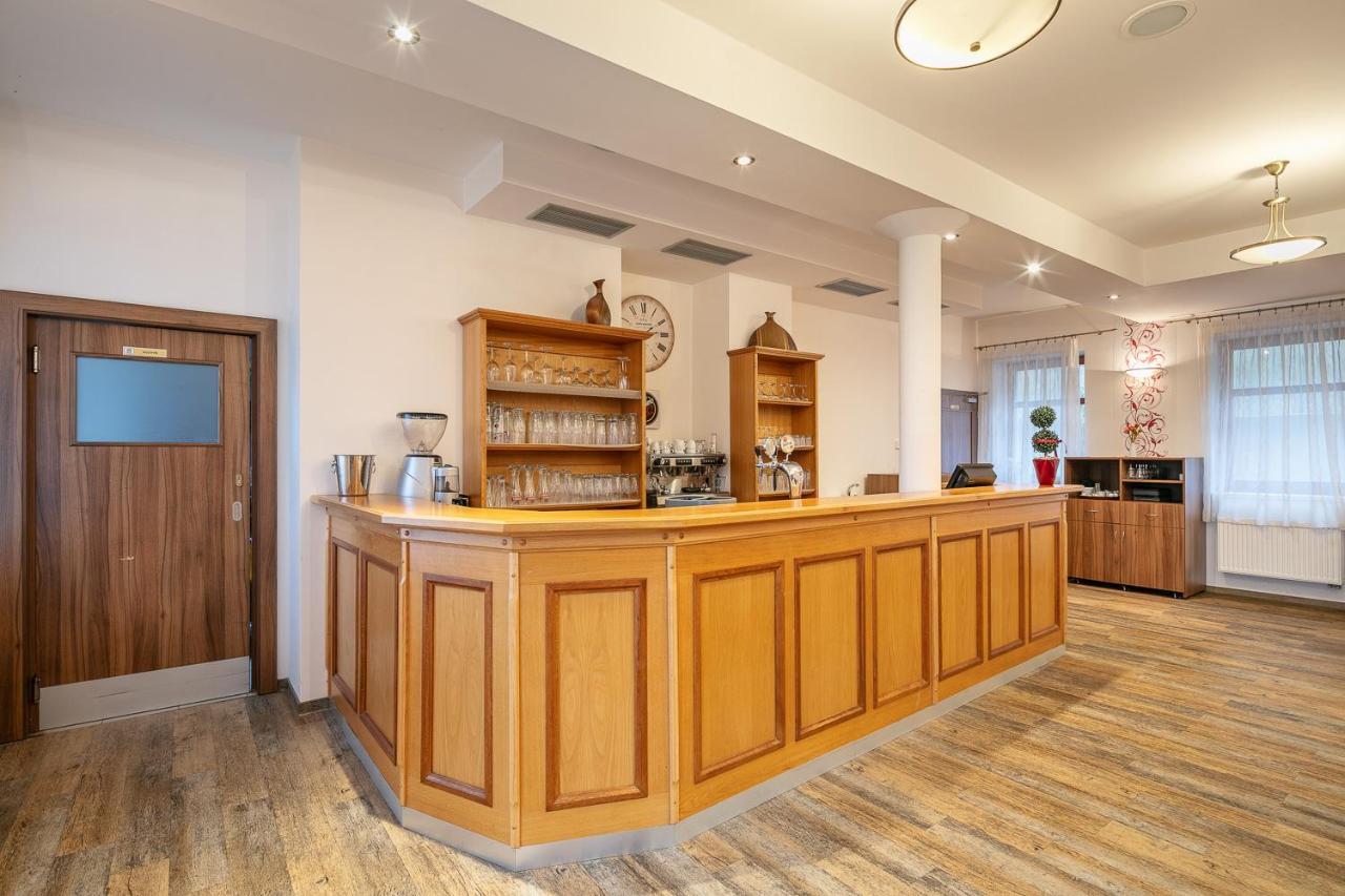 Pytloun Wellness Hotel Hasistejn Misto Luaran gambar